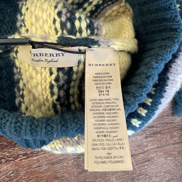 Burberry knit hat and gloves set - Picture 4 of 12